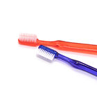 VはInterdentalブラシが付いている倍によって終えられる歯科矯正学の歯ブラシを形づける